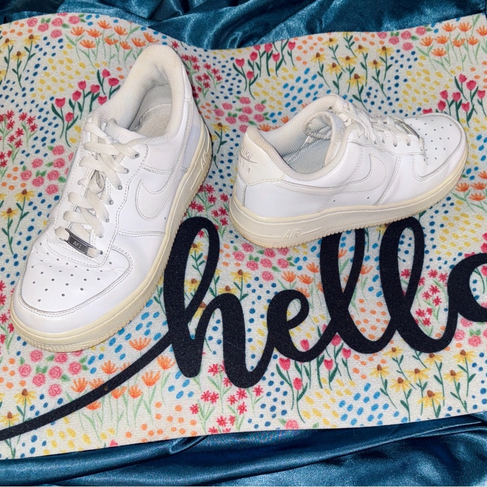 Nike Air Force 1 Triple White Low Woman's Sneakers Style Number-315115-112 Sz. 7 - Picture 4 of 14